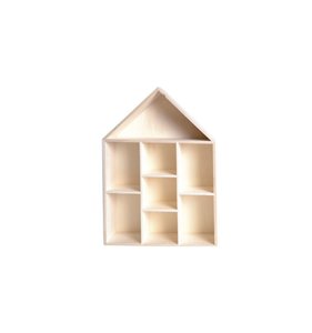 Repisa de madera con forma de casa