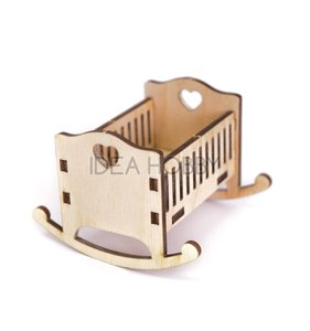 Cuna de madera para casa de muñecas