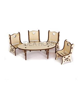 Mesa y sillas de madera para casa de muñecas