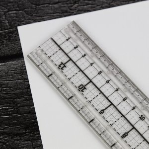 Regla de Tim Holtz 12&quot; Media Grip Ruler cm y pulgadas y canto metálico