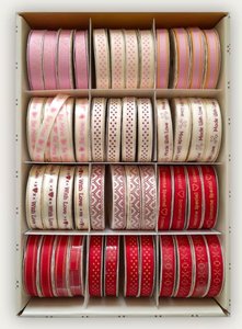 Set con 12 rollos de cintas de tela decoradas With Love