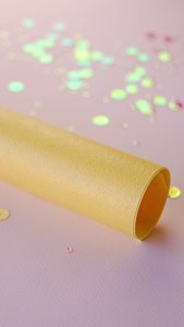 Papel Glitter especial encuadernación Amarillo Positva de Johanna Rivero